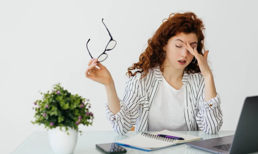 headache with eye pain