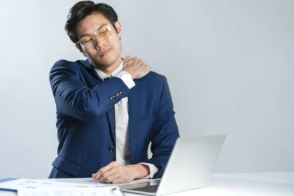 shoulder pain after long screen time