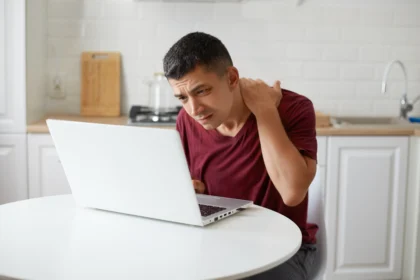 shoulder pain from laptop use