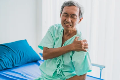 early signs of shoulder septic arthritis