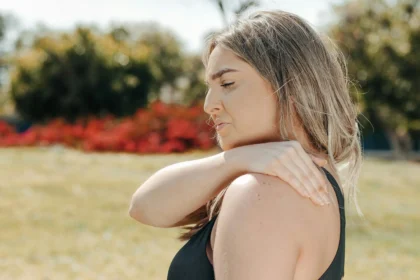 can hormones cause shoulder pain