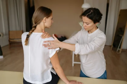 when to see a physiotherapist for shoulder pain