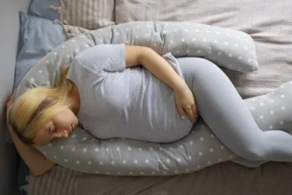 best sleeping position for pregnancy back pain