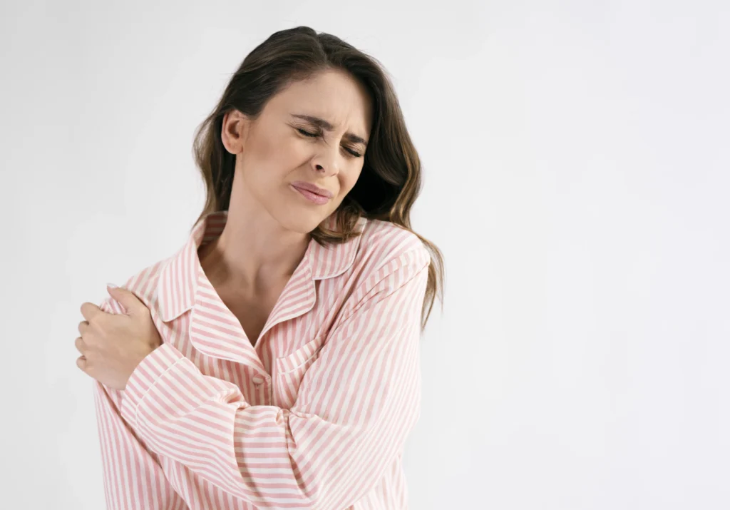 shoulder pain causes and treatment-sharp shoulder pain when lifting arm